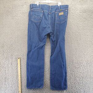 Wrangler Jeans Mens 42x32 Blue Classic Fit Cotton Denim Straight Leg